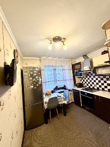 Продаж 2к по вул. Космонавтів (гараж+ комірка)