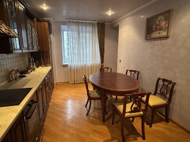 продажа 4 кімнатна квартира 124м. кв Вишняківська позняки вторичка