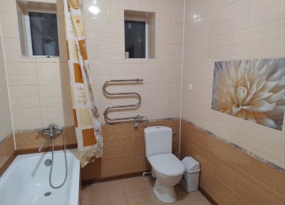 Здам 4 х кімнатний будинок у районі Епіцентру зі своїм двором і АО