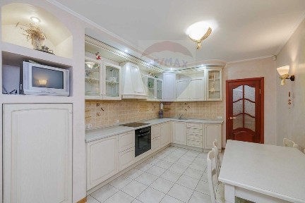 Без% Продаж 3-к квартири, Ахматової метро Позняки