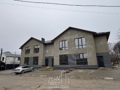 Продам сучасний таунхаус в центрі міста!