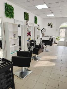 Продаж готового бізнесу перукарня на 15 робочих місць центр 80м2