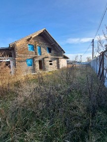Дом в Зазимье из сруба недостроенный.