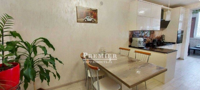 Продам квартиру в новому цегляному будинку. Автономне опалення.