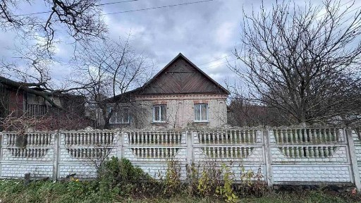 Будинок з виходом до річки.