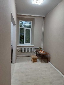 Продам 2 ку у центрі Баварія, сталінка