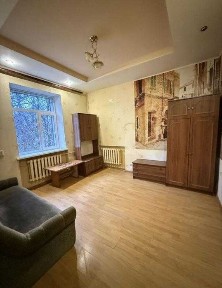 Продаётся просторная трёхкомнатная квартира в Коммунальном проезде.