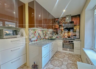 Краща пропозиція! 3кімн. квартира на Чарівній!