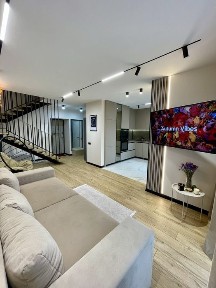 Двокімнатна дворівнева квартира поблизу Озера і Парку, вул. Довженка