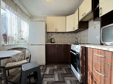 Оренда 2-кімнатної квартири в будинку приватного типу з територією