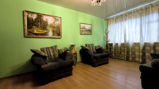 Продам велику 3-кімнатну квартиру в зручному районі!