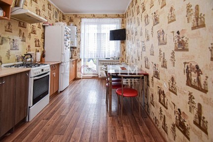 Простора дворівнева 3-кімнатна квартира по вул. Чайковського