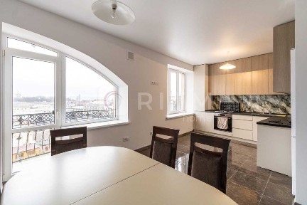 Простора двохрівнева квартира у самісінькому серці Івано-Франківська