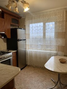 Здам 1-кімн. кв. 37 кв. м, Г. Украіни, поряд із зупинкою, вікна у двір