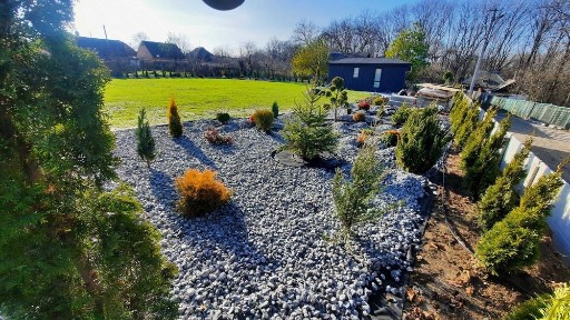 Новий будиночок з гарною ділянкою в затишному місці