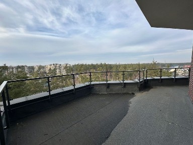 Продаж великого Пентхауса 125м2 з величезною терасою і три окремі кім.