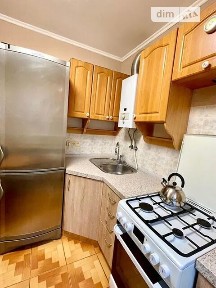 вулиця Сергія Берегового, мікрорайон Першотравневий Масив, район Солом'янський, Київ, метро Шулявська, вул. Сергія Берегового 17 • ID 33608726