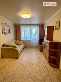 проспект Берестейський, мікрорайон Святошин, район Святошинський, Київ, метро Святошин, просп. Берестейський 106/2 • ID 33568444