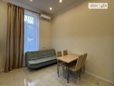 Тарасівська вулиця, мікрорайон Паньківщина, район Голосіївський, Київ, метро Університет, вул. Тарасівська 8 • ID 33532204