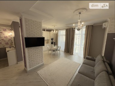 Академика Філатова вулиця, мікрорайон Саперне Поле, район Печерський, Київ, метро Палац Україна, вул. Академика Філатова 2/1 • ID 33527034