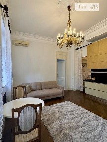 Богдана Хмельницького вулиця, мікрорайон Центр, район Шевченківський, Київ, метро Університет, вул. Богдана Хмельницького 50 • ID 33493995