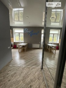 вулиця Сергія Берегового, мікрорайон Першотравневий Масив, район Солом'янський, Київ, метро Вокзальна, вул. Сергія Берегового 5 • ID 33454038