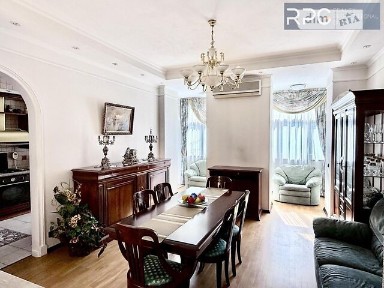 Шовковична вулиця, мікрорайон Липки, район Печерський, Київ, метро Майдан Незалежності, вул. Шовковична 23 • ID 33430352