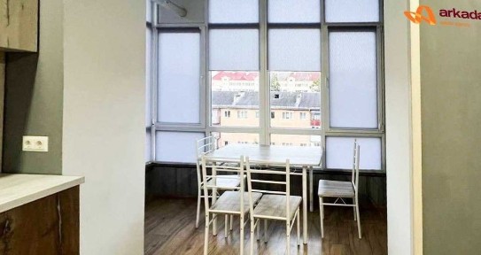 Продам 1 кім квартиру студіо з орендарем в центрі міста вул Мельника.