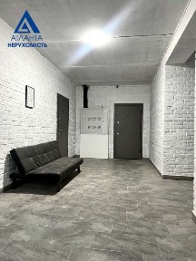 3-кімнатна квартира з автономним опаленням у зданому цегляному будинку