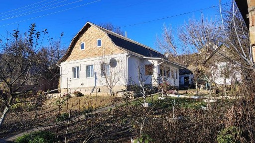 Будинок з виходом до річки