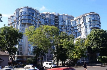 Продам пентхаус 305 м2 с террасой 50 м2 и панорамой моря, центр Одессы