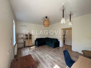 Продаж будинку вул. Гвардійська поруч Деміївка, просп. Лобановського