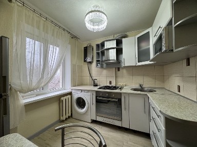 Продаеться 1 к квартира пр. Александра Поля, 90 а