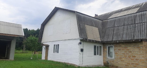 Продам будинок з допоміжними будівлями
