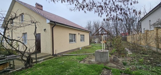 Каролино-бугаз,.добротный дом