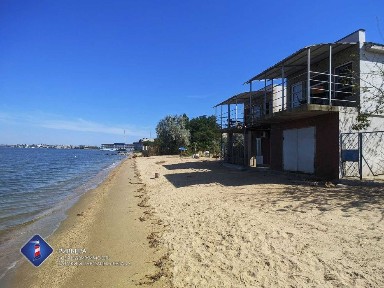 Продам дом на берегу. Можно использовать под аренду.