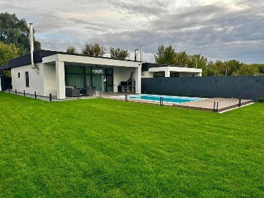 Продам дом с бассейном Новоалександровка