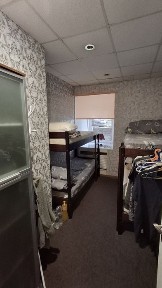 Комерційне приміщення з функціонуючим бізнесом поруч з МЗС України!