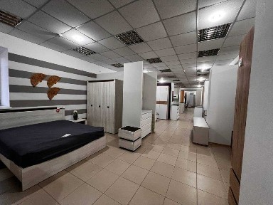 Продам 3-х поверхову окремо побудовану будівлю комерц. призначення