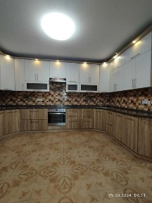 В оренду затишний будинок в мальовничому місці.