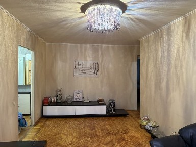 Сдам 3 комн. квартиру м. 23 августа