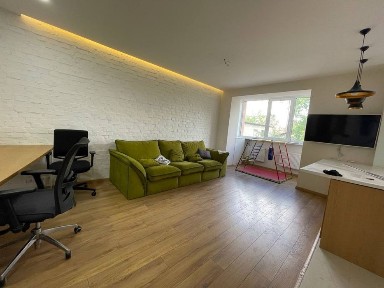 Велика Двух кімнатна квартира Центр Ірпінь