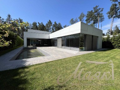 Продажа дома, 305 м2 с бассейном, участок 11 соток, <a href='/newbuilding/7971/view/kg-pluty'>Плюты</a>