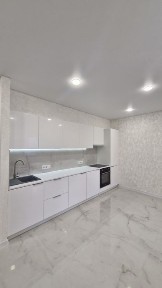 Срочно! 2к на <a href='/newbuilding/1228/view/zk-saharova'>Сахарова</a> с евроремонт за 54000