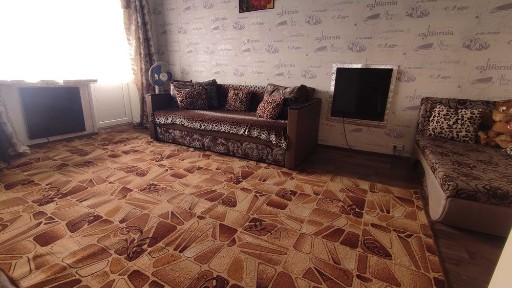 Однокомнатная район Украины 7 больница. Отопление работает