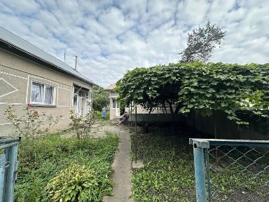 Терміновий продаж будинок м. Тлумач жилий стан ділянка 25 сотих