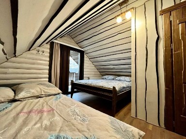 Оренда в Карпатах Котеджів. Басейн, чани, сауна.