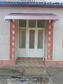 Добрий будинок на дві сім'ї 2.5 км від м. Берегове в с. (Астей) Лужанка