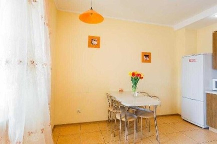 3-кімнатна квартира біля метро Лівобережна, МВЦ, подобово Комод