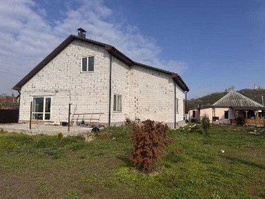 У продажу приватний будинок на Подолі